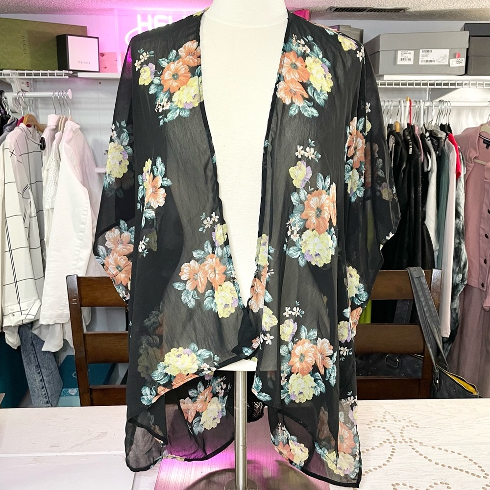 Floral Kimono with a lace back! - Picture 1 of 5